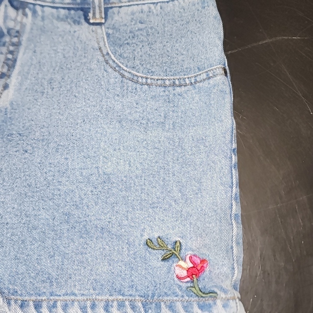 Vintage Zana di jeans shorts w/embroidered flowers Sz 13 - Picture 3 of 5